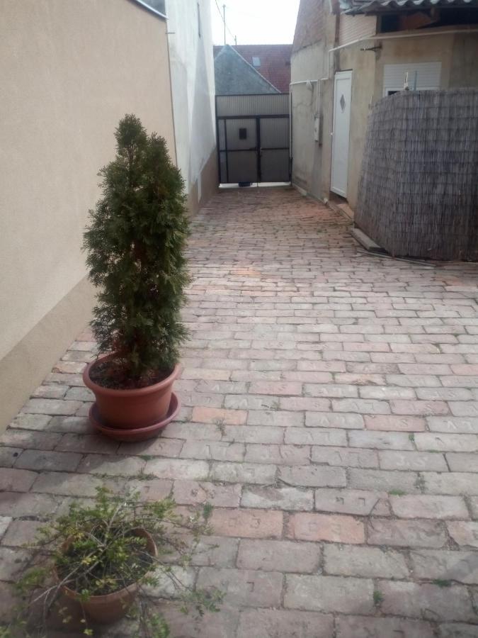 Start Apartmanok Pécs Extérieur photo