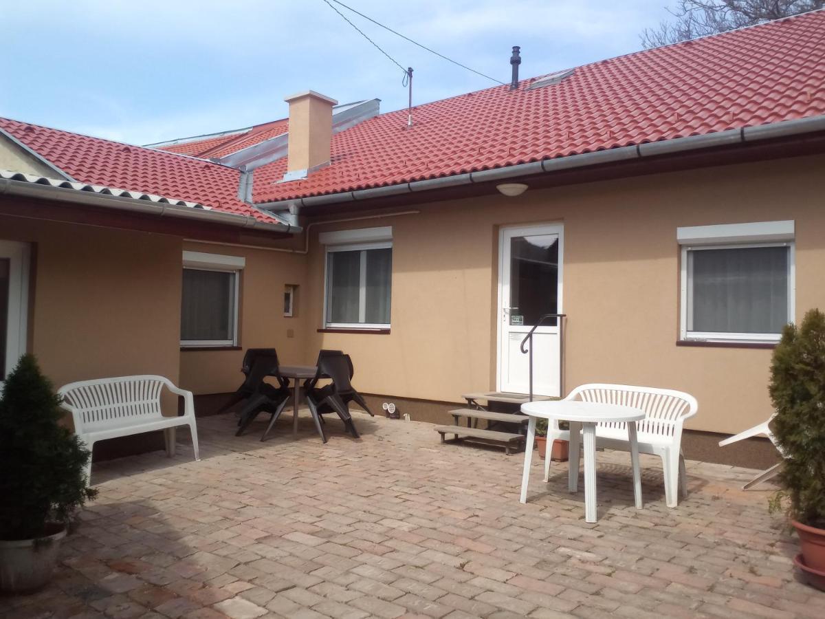Start Apartmanok Pécs Extérieur photo