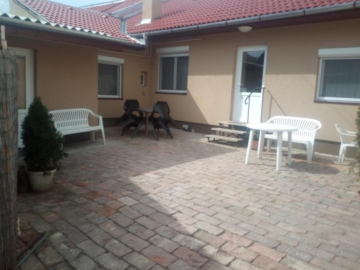 Start Apartmanok Pécs Extérieur photo
