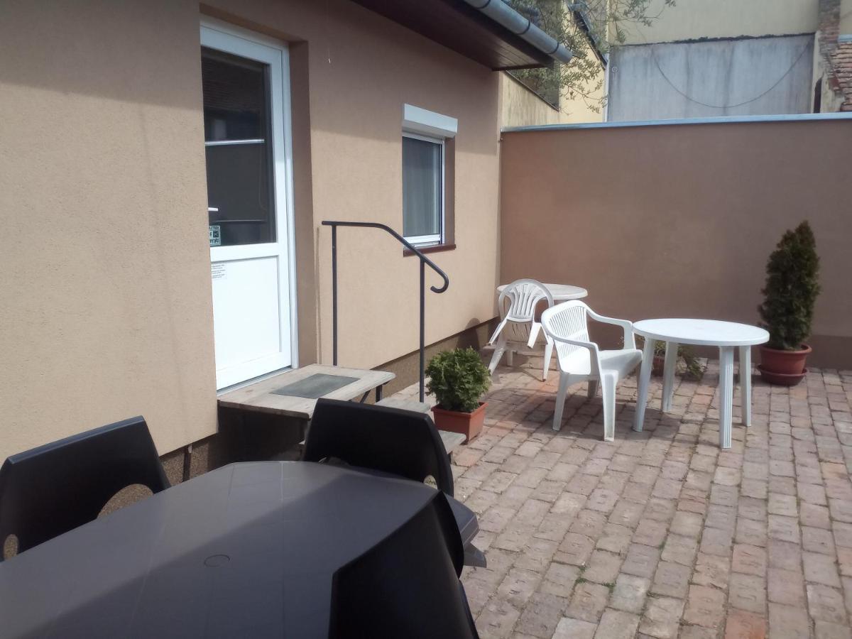 Start Apartmanok Pécs Extérieur photo