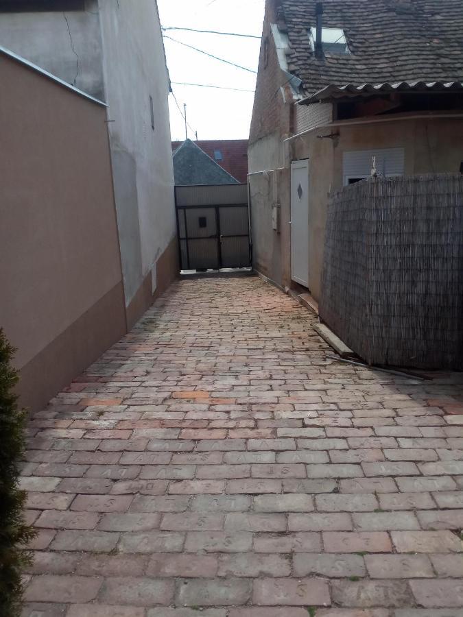 Start Apartmanok Pécs Extérieur photo