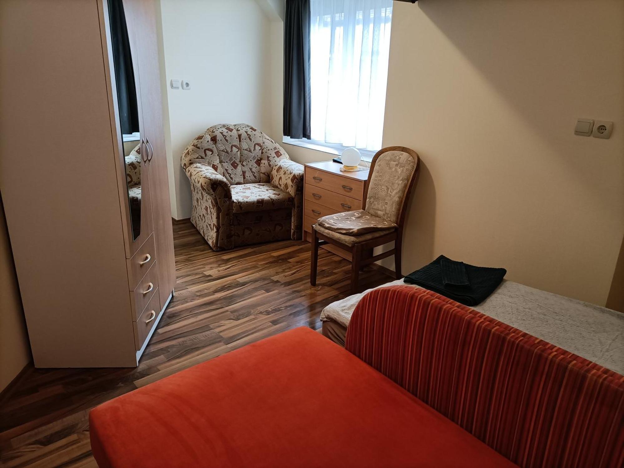 Start Apartmanok Pécs Extérieur photo